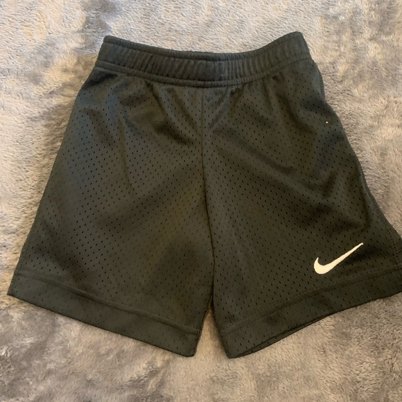 Nike Kids Red and Black Graphic Set - Picture 5 of 7